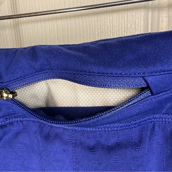 Nike Women's Textured Athletic Shorts in Deep Royal Blue Size Medium GUC - Picture 6 of 9